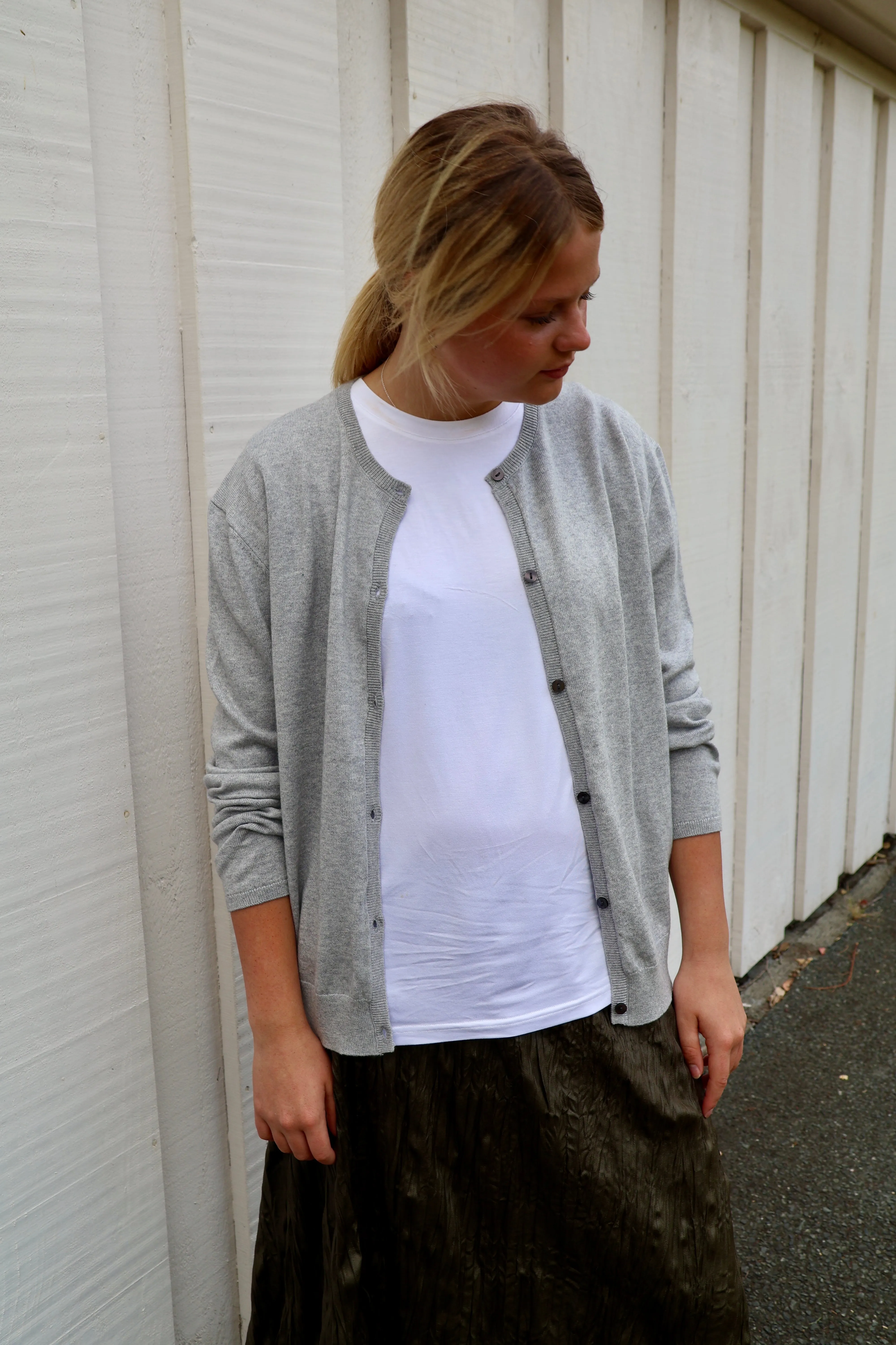Malachite Yarnsmith Round Neck Cardigan Grey